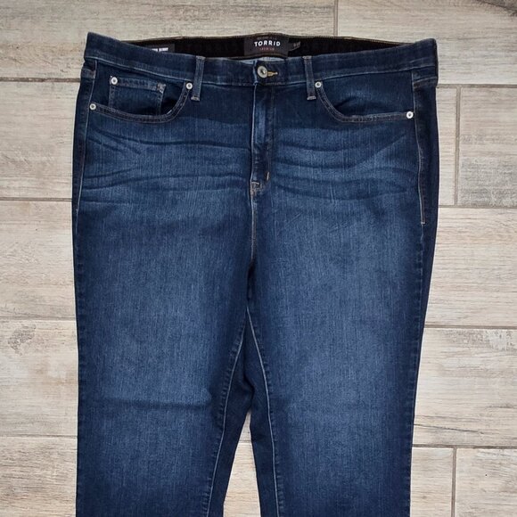 Torrid Sky High Skinny Jeans Dark Wash Stretchy Shaping Band Everyday 24T - Picture 3 of 8